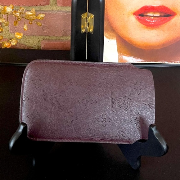 🔥AUTHENTIC 🔥LOUIS🔥 VUITTON 🔥LEATHER 🔥CASE - Picture 4 of 7